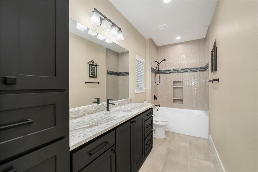 Furnished interior view inside a new home in , Quinlan (Image 13).