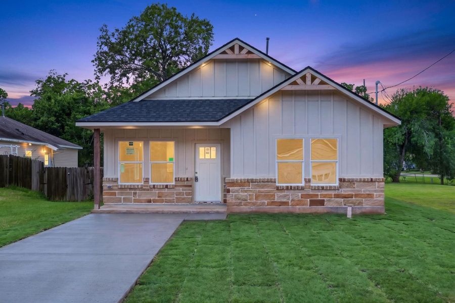 Front exterior of a new home in , La Marque, TX, highlighting curb appeal (Image 2). Front exterior of a new home in , La Marque, TX, highlighting curb appeal (Image 2).