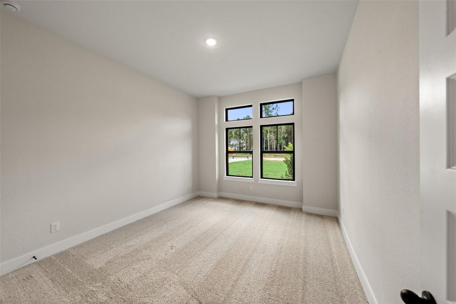 Spacious, unfurnished interior of a new home in Deer Pines, Conroe (Image 26).