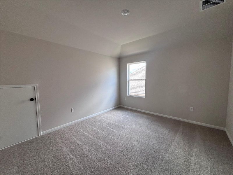 Spacious, unfurnished interior of a new home in The Colony, Bastrop (Image 28).