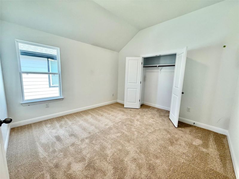 Spacious, unfurnished interior of a new home in Porter Country, Buda (Image 12).