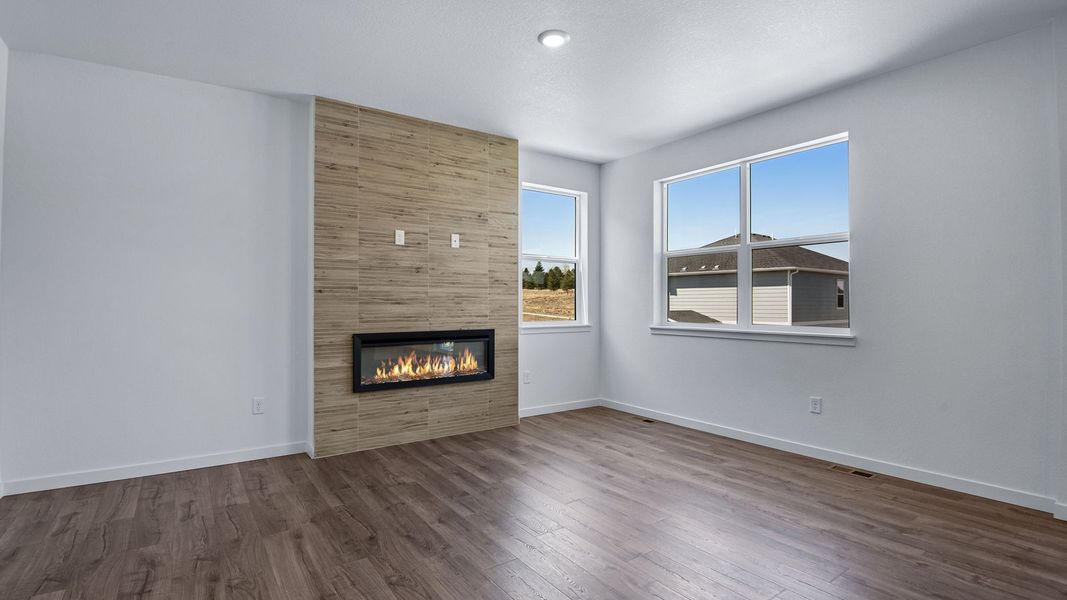 Spacious, unfurnished interior of a new home in Trails at Crowfoot, Parker (Image 31).