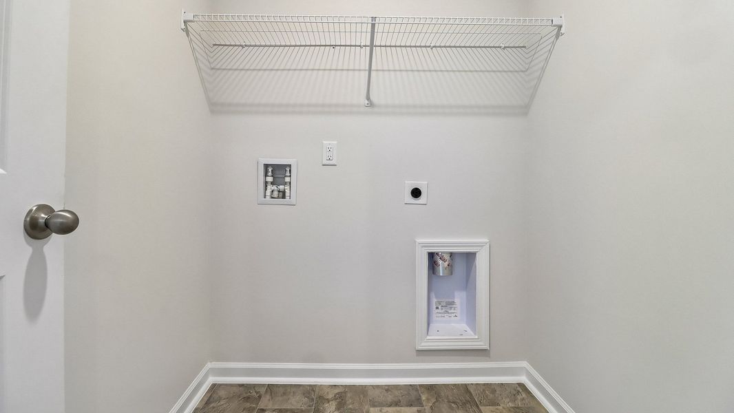 Spacious, unfurnished interior of a new home in Sease's Pond, Gilbert (Image 20).