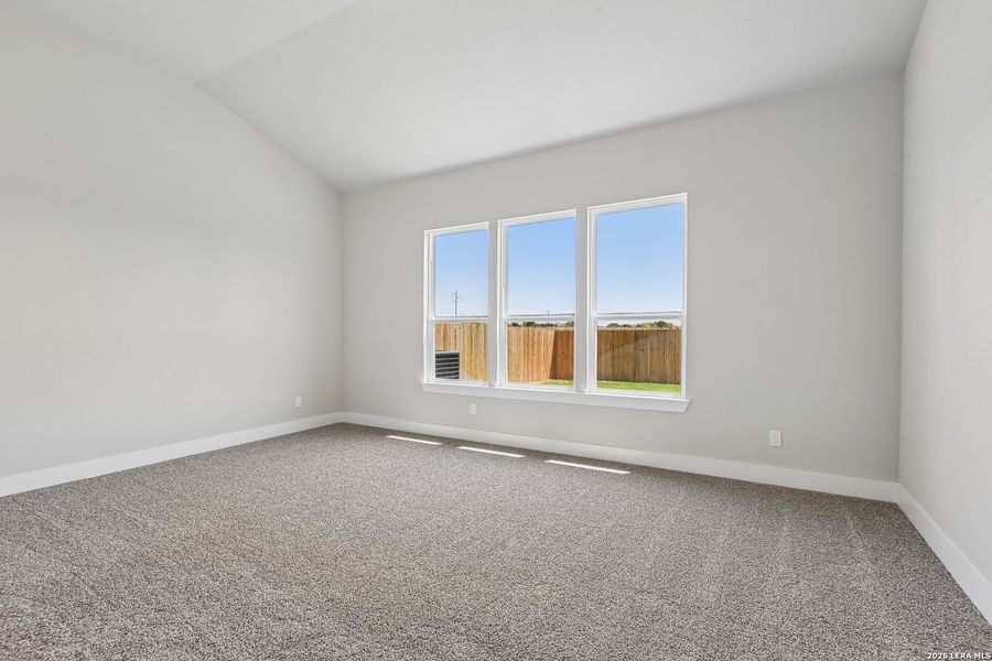 Spacious, unfurnished interior of a new home in Weltner Farms 60’s, New Braunfels (Image 38).