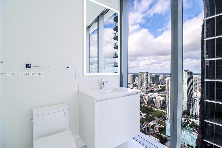 Condo located in Miami, FL showcasing its design and architecture (Image 33).