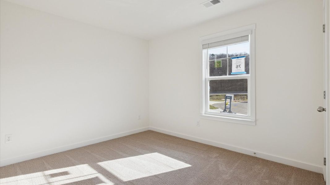 Spacious, unfurnished interior of a new home in Emory Creek, Harriman (Image 10).