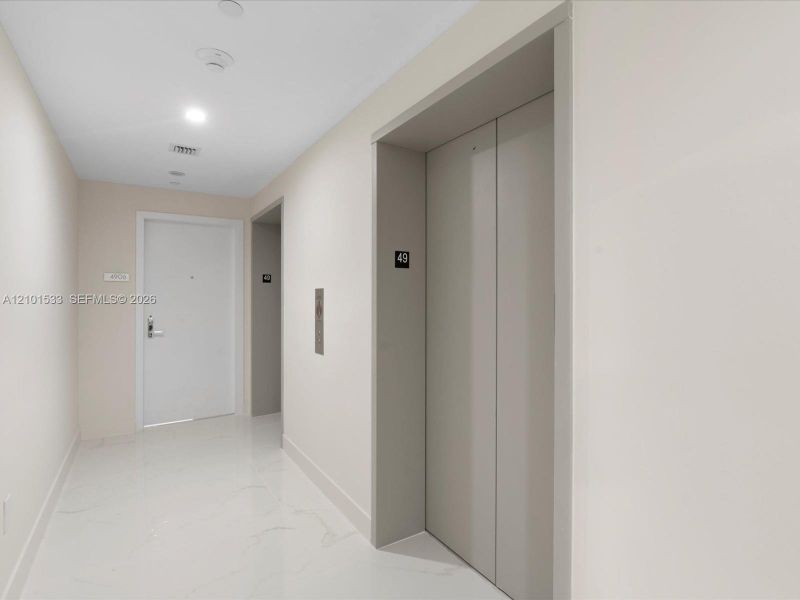 Spacious, unfurnished interior of a new home in Aria Reserve, Miami (Image 40).