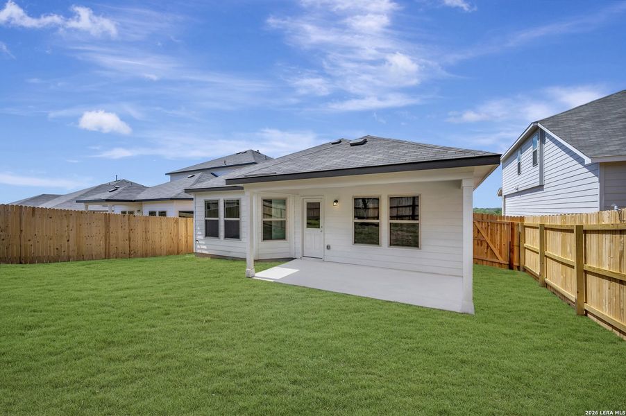 Exterior details and patio area of a home in Mesquite Ridge, San Antonio (Image 4).