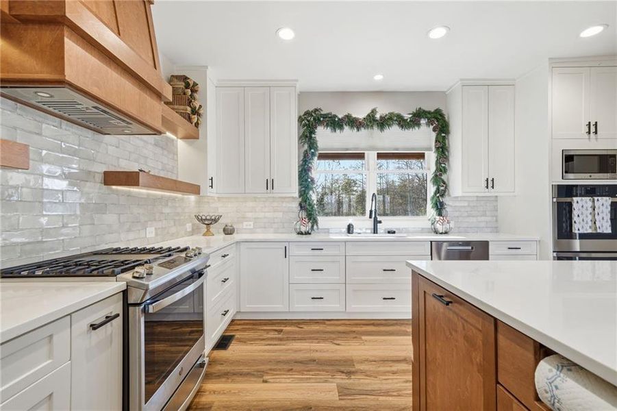 Furnished interior view inside a new home in , Jasper (Image 11).
