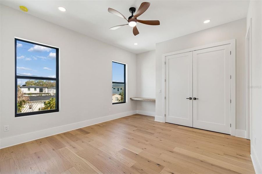 Spacious, unfurnished interior of a new home in , Tampa (Image 39).