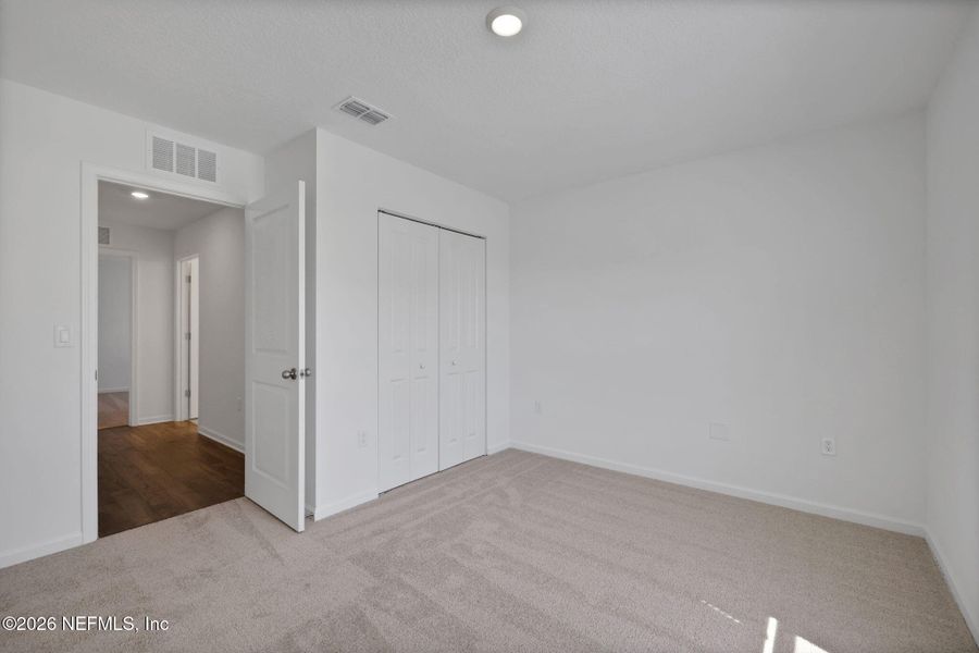 Spacious, unfurnished interior of a new home in Diamond Springs, Jacksonville (Image 30).