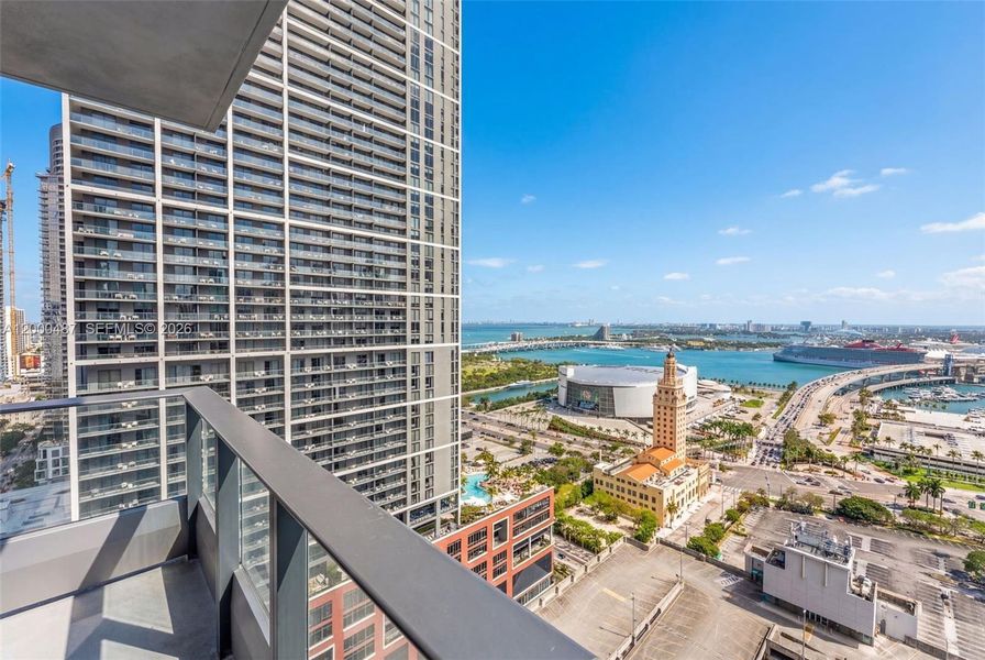 Condo located in Miami, FL showcasing its design and architecture (Image 15).