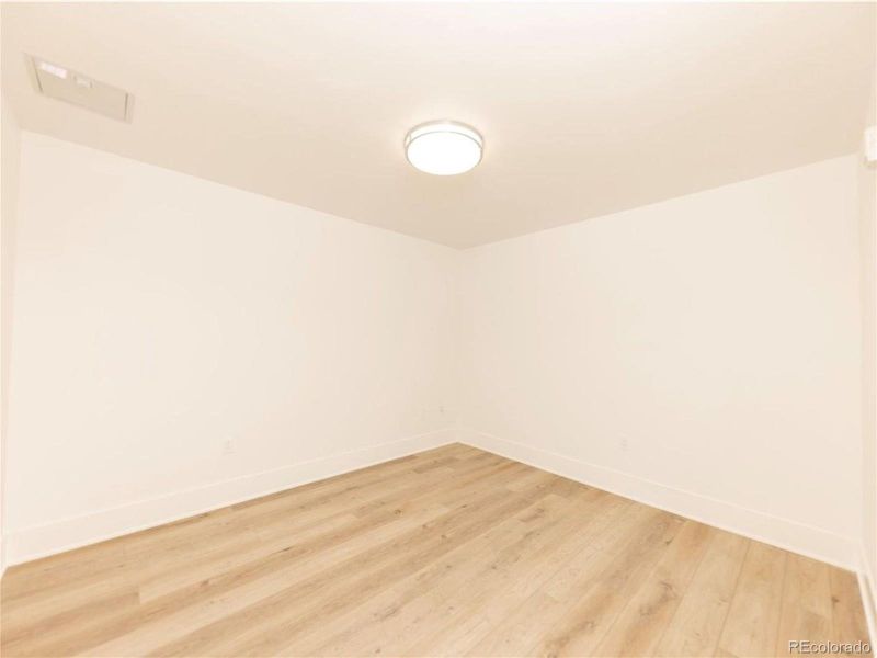 Spacious, unfurnished interior of a new home in , Silverthorne (Image 13).