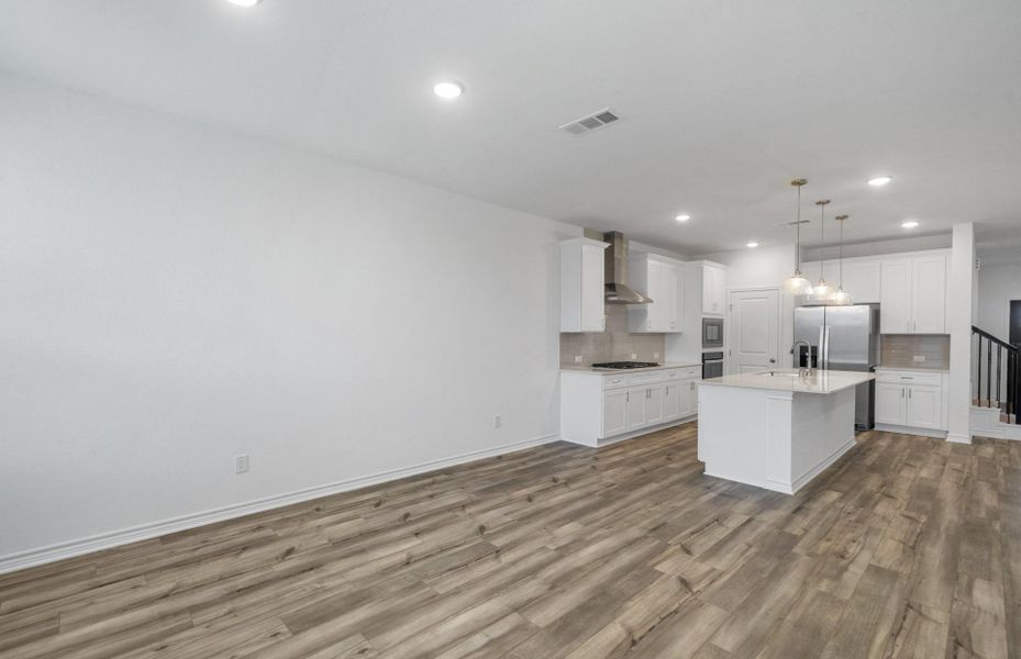 Spacious, unfurnished interior of a new home in River Ranch, Dayton (Image 27).
