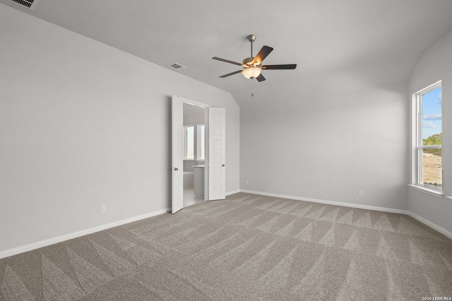 Spacious, unfurnished interior of a new home in Ladera, San Antonio (Image 18).