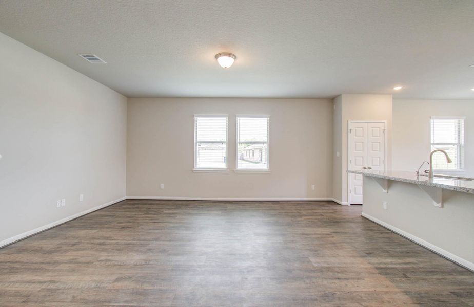 Spacious, unfurnished interior of a new home in Legends Bay, Baytown (Image 29).