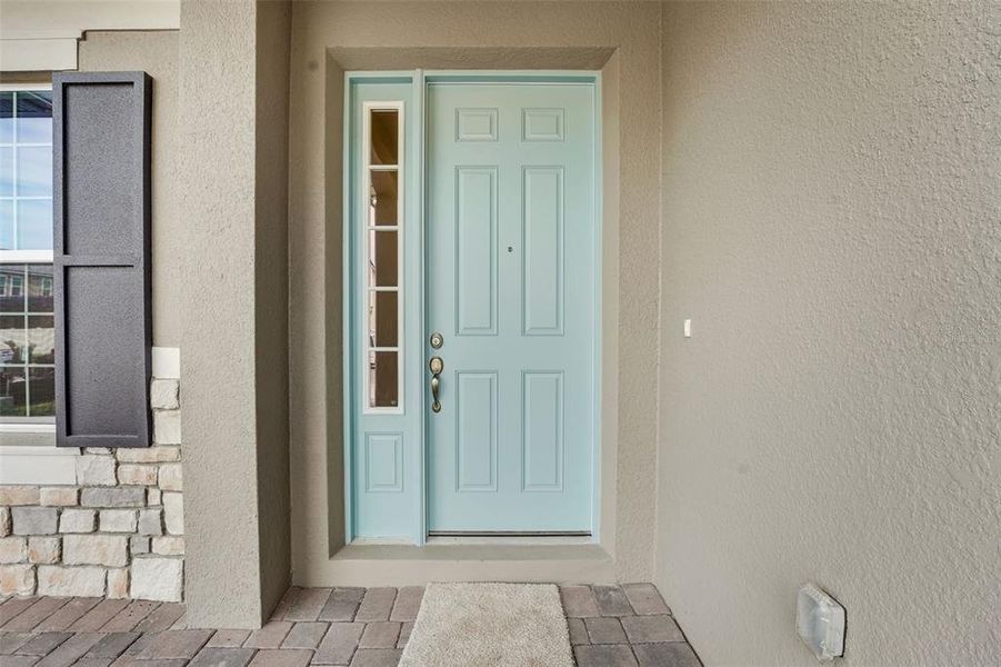 Exterior details and patio area of a home in Palms at Windermere, Windermere (Image 3).
