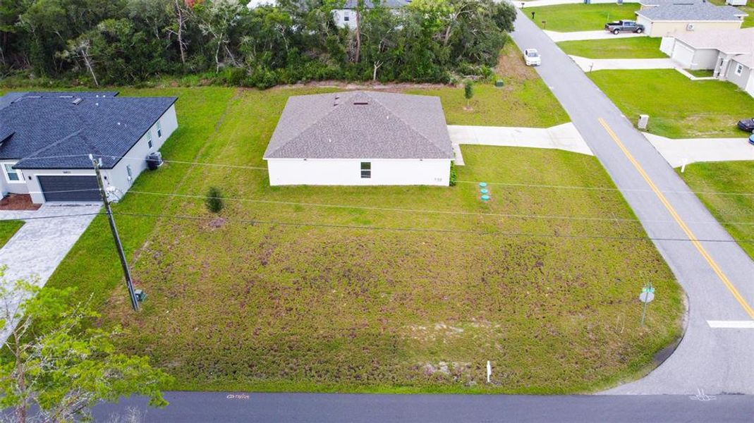 Exterior details and patio area of a home in Ocala, Ocala (Image 4).