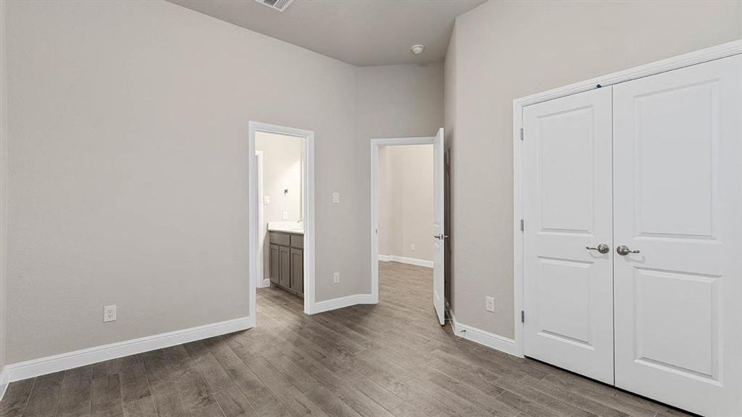 Spacious, unfurnished interior of a new home in Lakeview Pointe, Grand Prairie (Image 24). Spacious, unfurnished interior of a new home in Lakeview Pointe, Grand Prairie (Image 24).