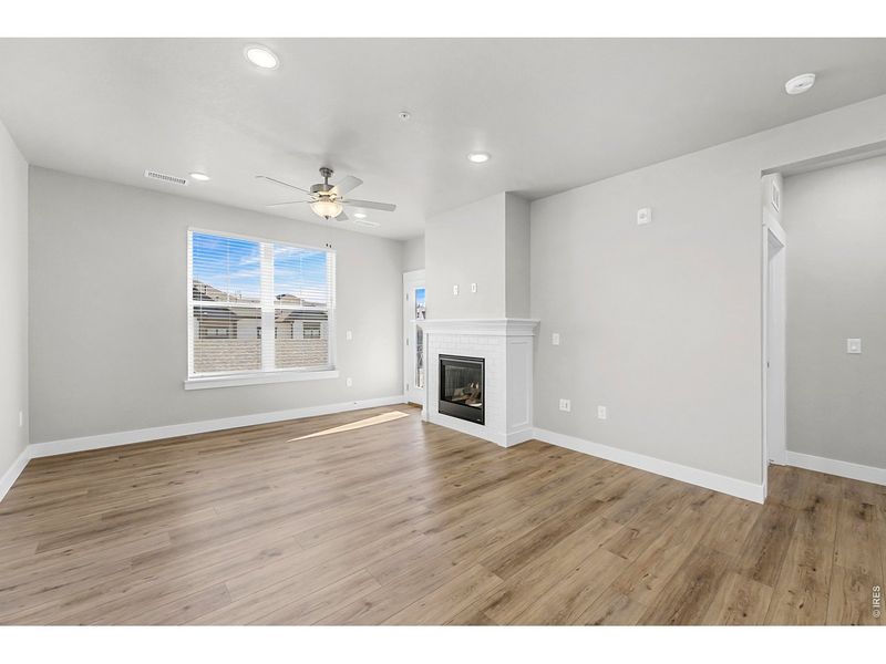 Spacious, unfurnished interior of a new home in Highlands at Fox Hill - The Flats, Longmont (Image 15).