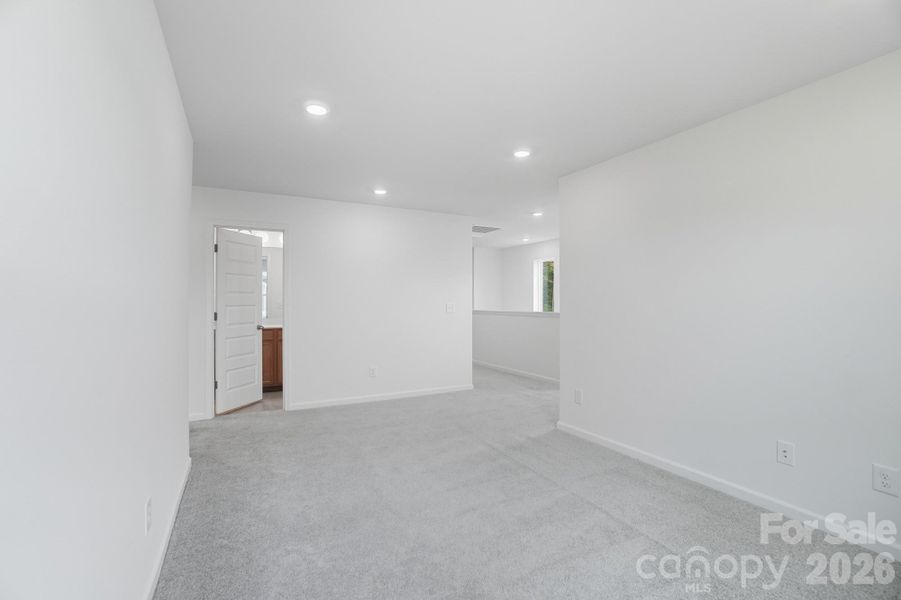 Spacious, unfurnished interior of a new home in Bellina, York (Image 18).