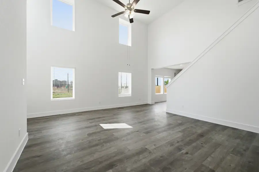 Spacious, unfurnished interior of a new home in Garden Grove, San Antonio (Image 15).