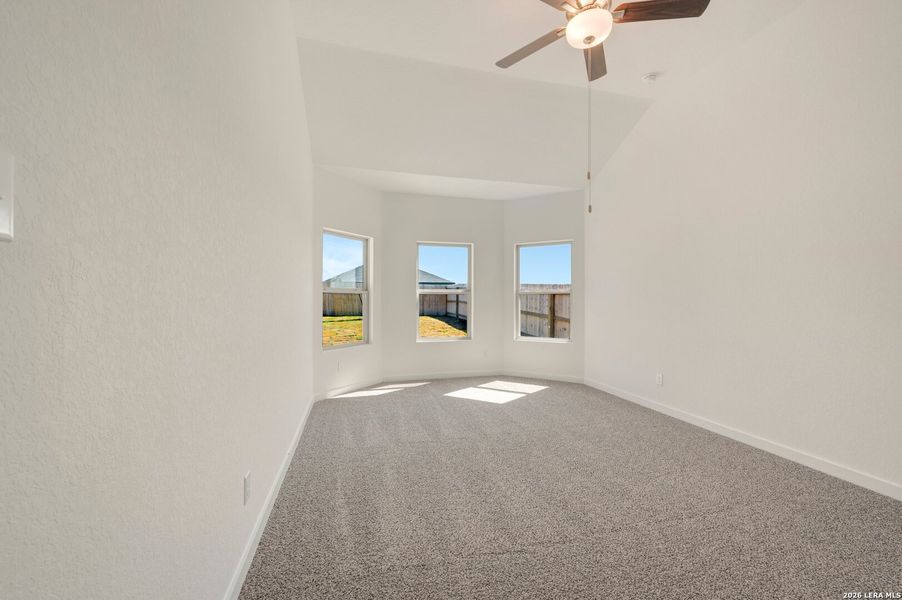Spacious, unfurnished interior of a new home in Cinco Lakes, San Antonio (Image 14).