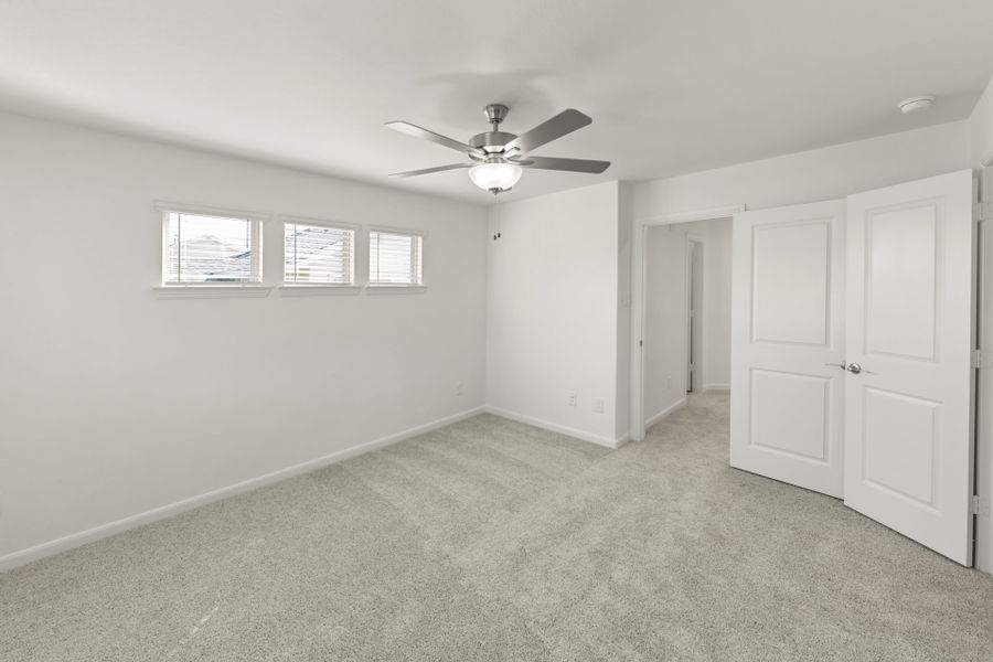 Spacious, unfurnished interior of a new home in Town Park, Princeton (Image 13).