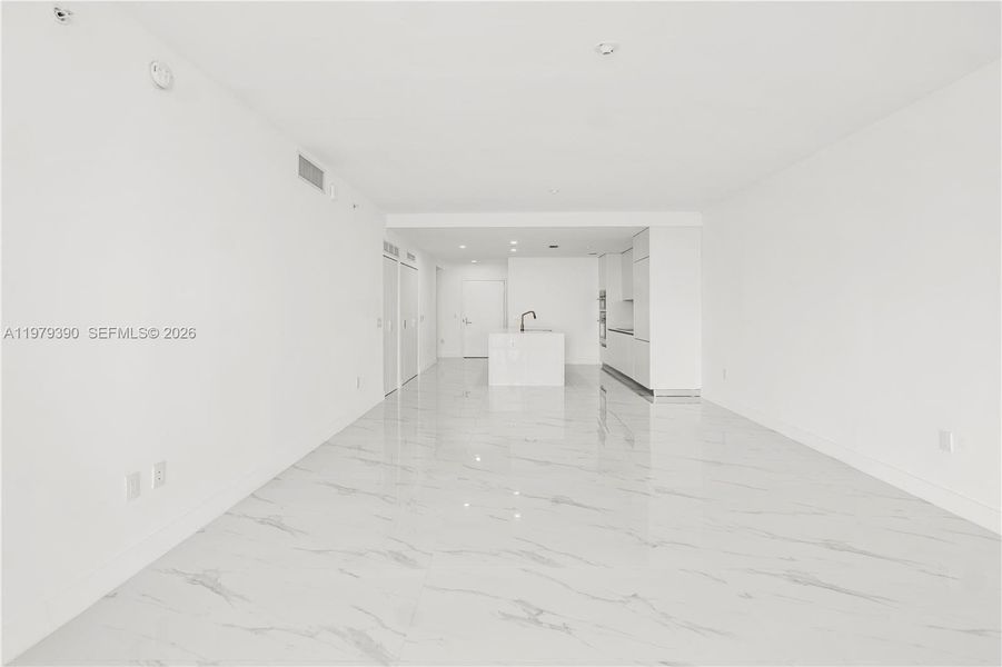 Spacious, unfurnished interior of a new home in Aria Reserve, Miami (Image 25).