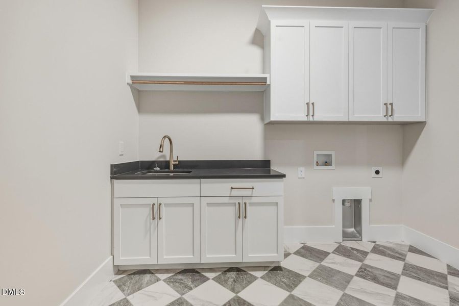 8017 Bud Morris (33) 8017 Bud Morris (33)