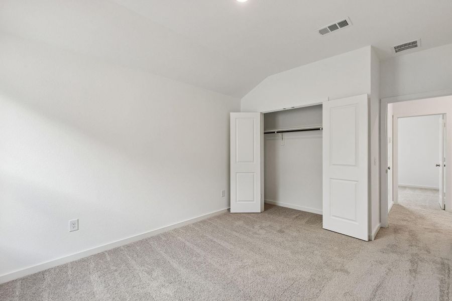 Spacious, unfurnished interior of a new home in Ellerden, Tomball (Image 19).