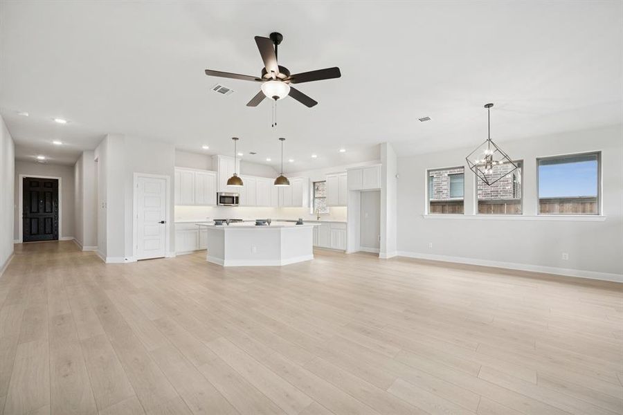 Spacious, unfurnished interior of a new home in Creekshaw – Classic, Royse City (Image 18). Spacious, unfurnished interior of a new home in Creekshaw – Classic, Royse City (Image 18).