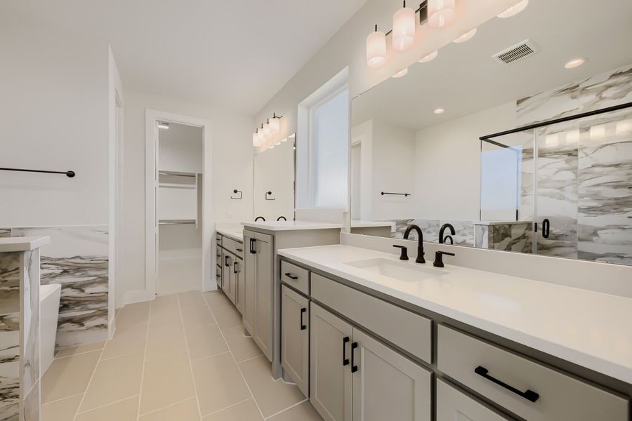 1636 Corrnwall - Primary Bathroom