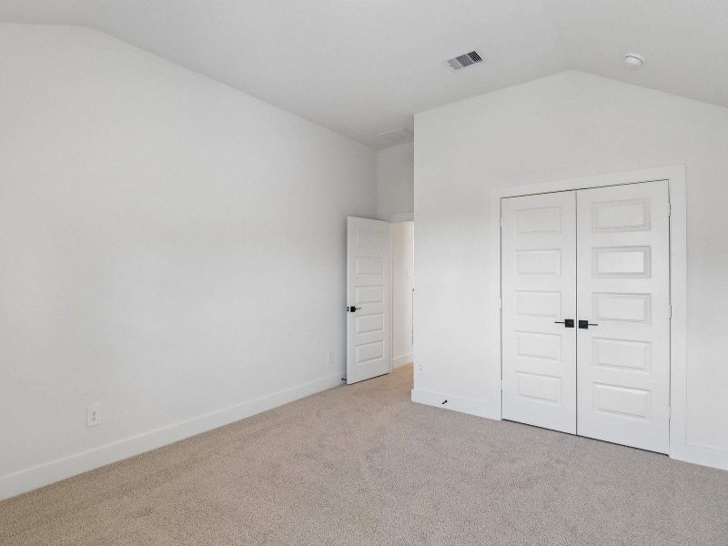 Spacious, unfurnished interior of a new home in Kingdom Heights, Rosenberg (Image 31).