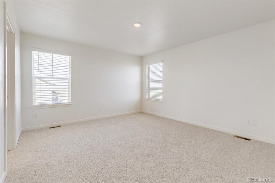 Spacious, unfurnished interior of a new home in Silver Peaks, Lochbuie (Image 27). Spacious, unfurnished interior of a new home in Silver Peaks, Lochbuie (Image 27).