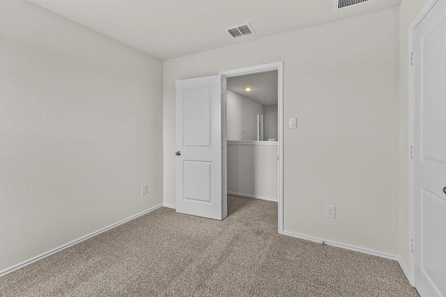 Spacious, unfurnished interior of a new home in Sunset Oaks, Maxwell (Image 15).