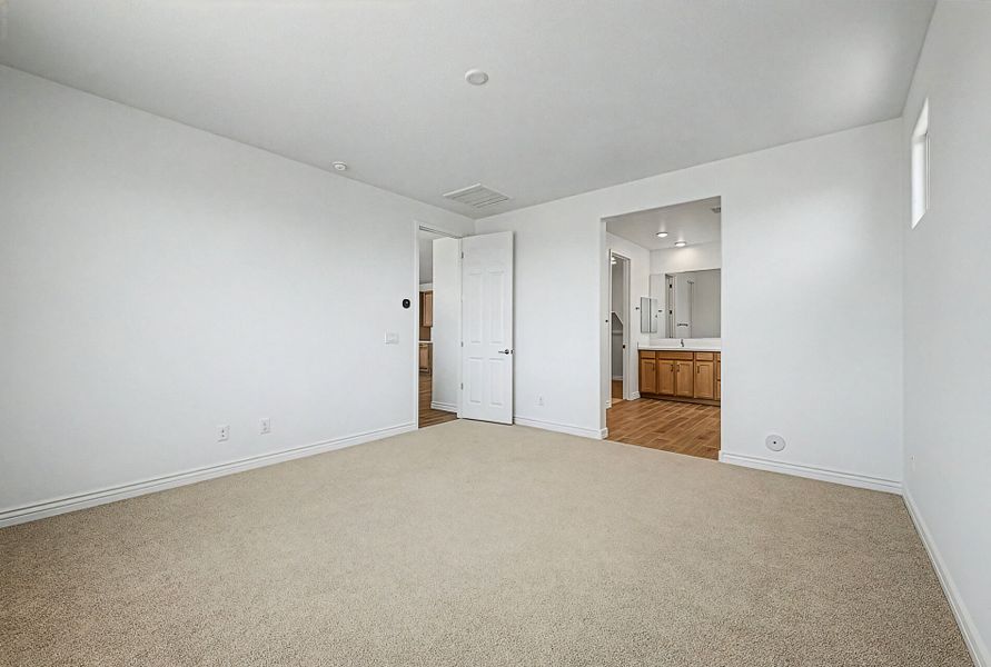 Spacious, unfurnished interior of a new home in Miravida, Surprise (Image 10).