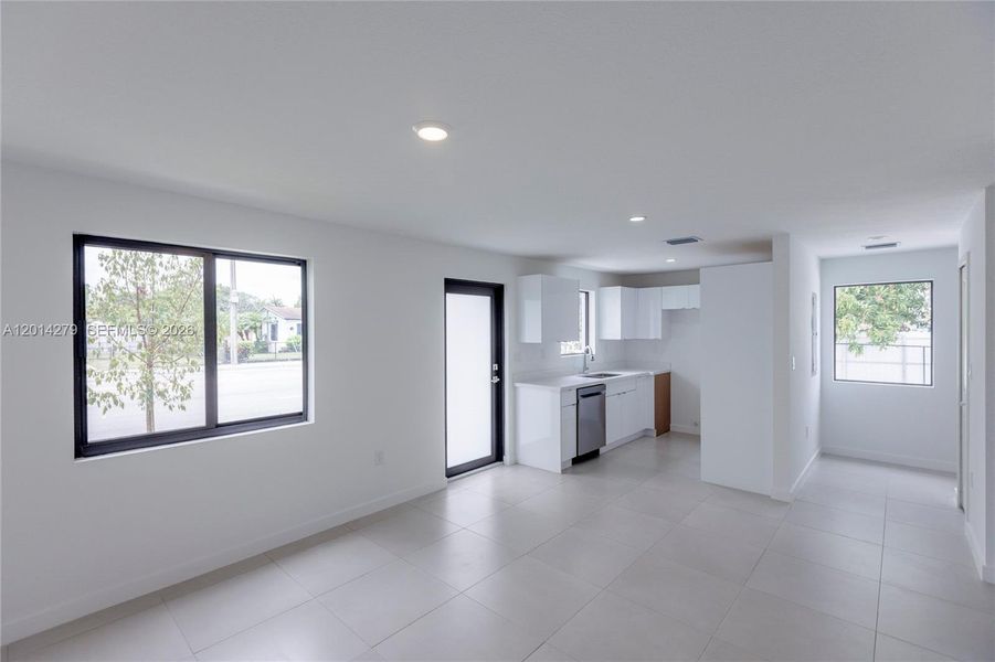 Spacious, unfurnished interior of a new home in , Miami (Image 11).