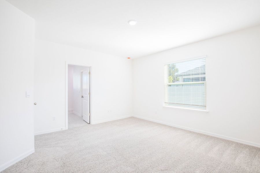 Spacious, unfurnished interior of a new home in Cape Coral, Cape Coral (Image 34).