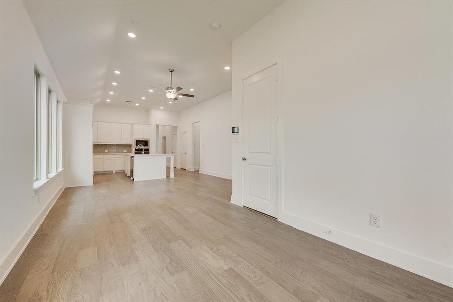 Spacious, unfurnished interior of a new home in Edgewater, Fate (Image 27).