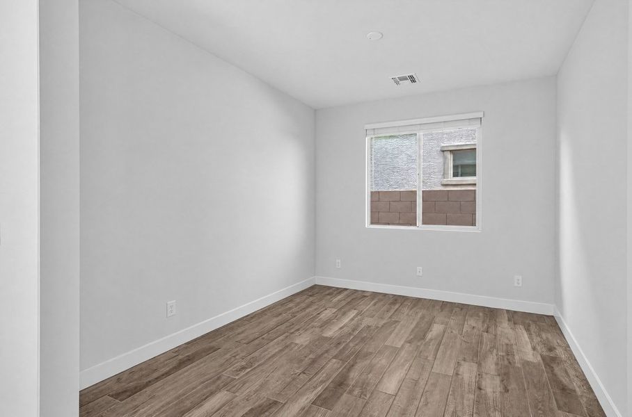 Spacious, unfurnished interior of a new home in Allen Ranches, Litchfield Park (Image 22).