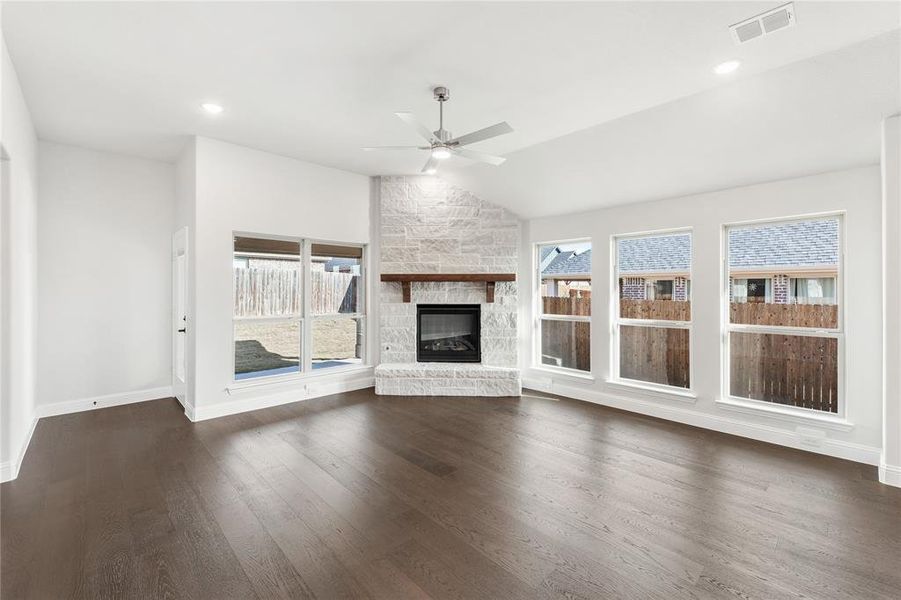 Spacious, unfurnished interior of a new home in Sable Creek, Sanger (Image 22).