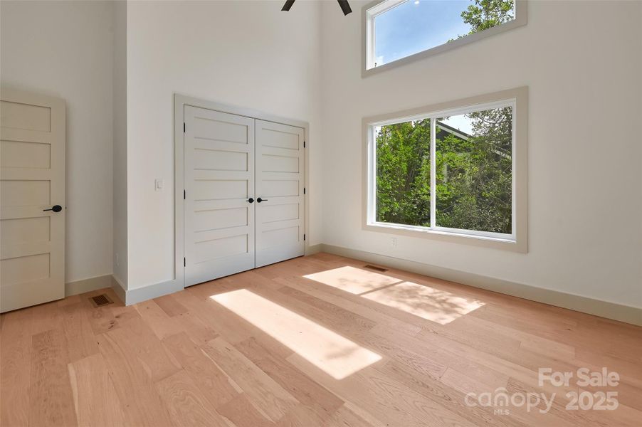 Spacious, unfurnished interior of a new home in , Asheville (Image 20).