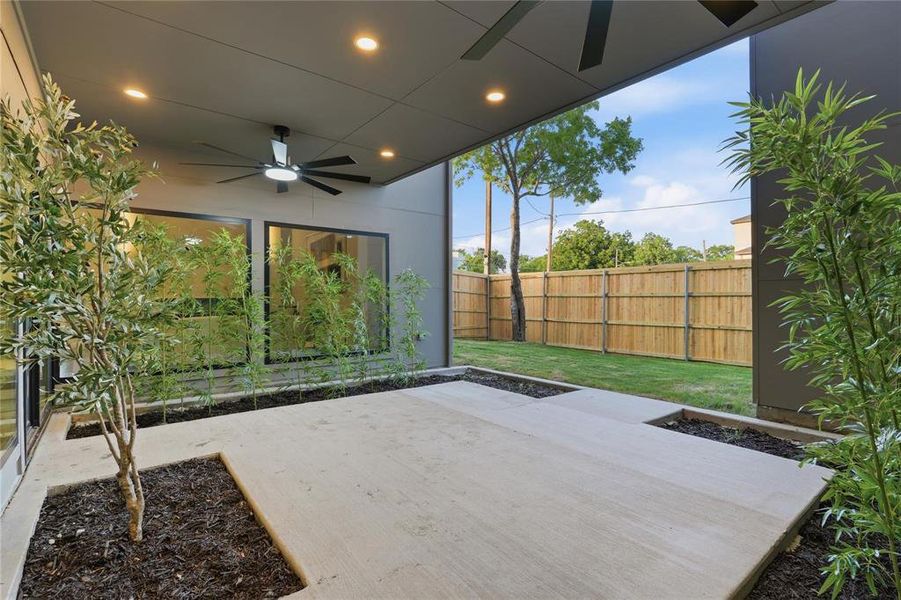 Exterior details and patio area of a home in , Dallas (Image 3).