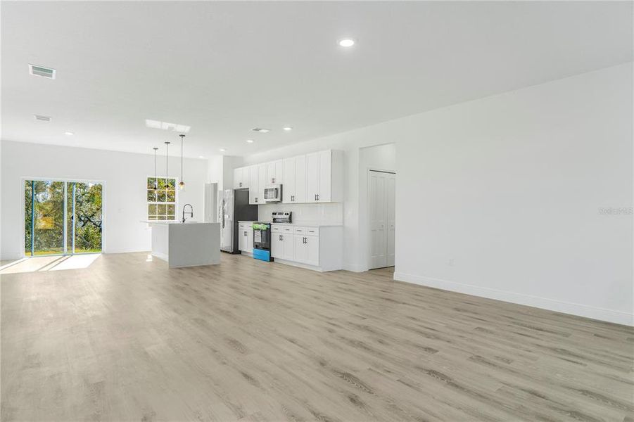 Spacious, unfurnished interior of a new home in , Ocala (Image 26).