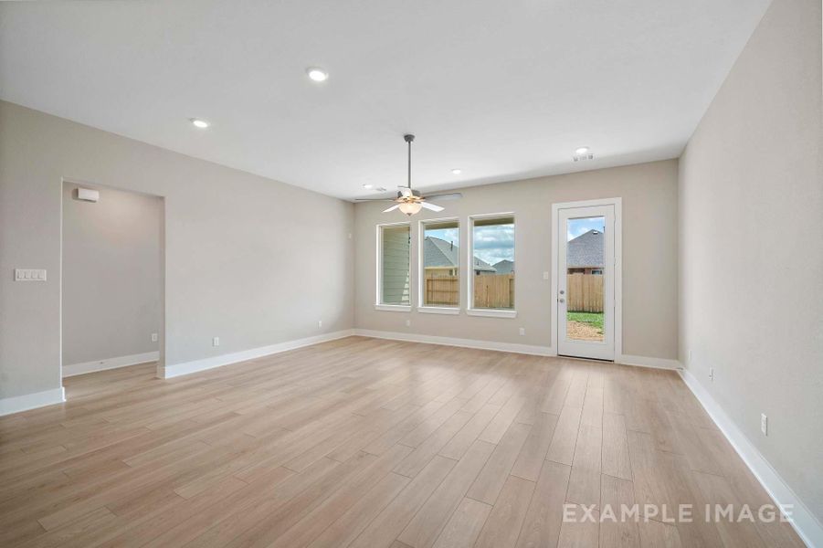 Spacious, unfurnished interior of a new home in Lago Mar, Texas City (Image 16).
