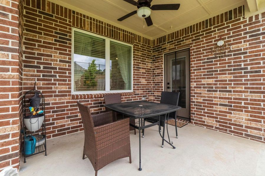 Exterior details and patio area of a home in Wedgewood Forest, Conroe (Image 22).
