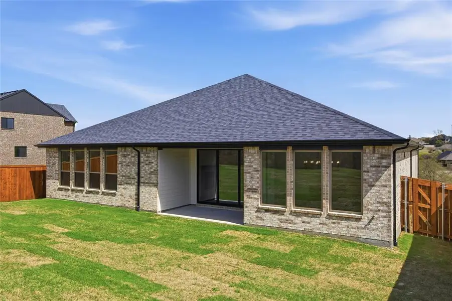 Exterior details and patio area of a home in Talon Hills, Fort Worth (Image 3).