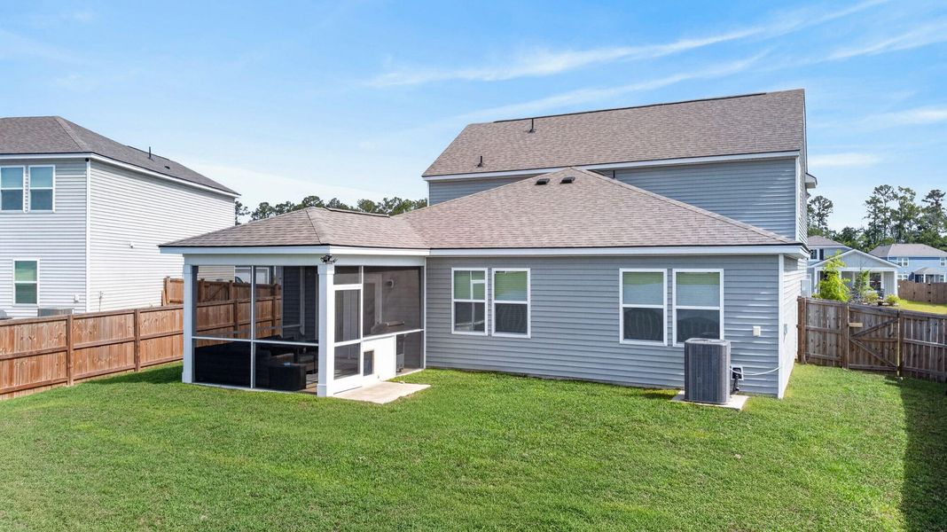 Exterior details and patio area of a home in Bradford Pointe, Summerville (Image 21).