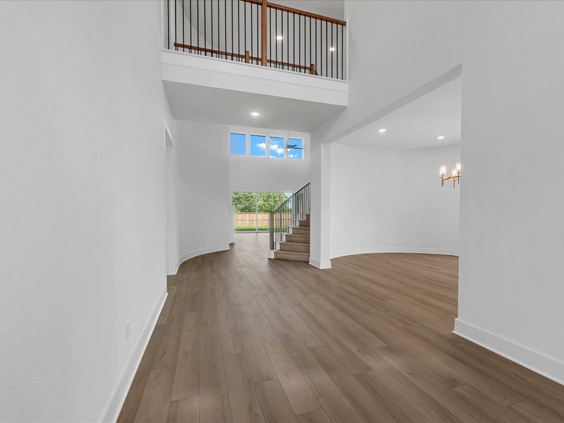 Spacious, unfurnished interior of a new home in Sienna 80′, Missouri City (Image 8).